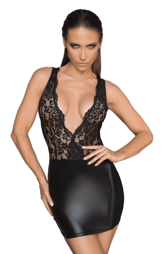 Mini-robe en dentelle et Powerwetlook avec décolleté profond dans le dos